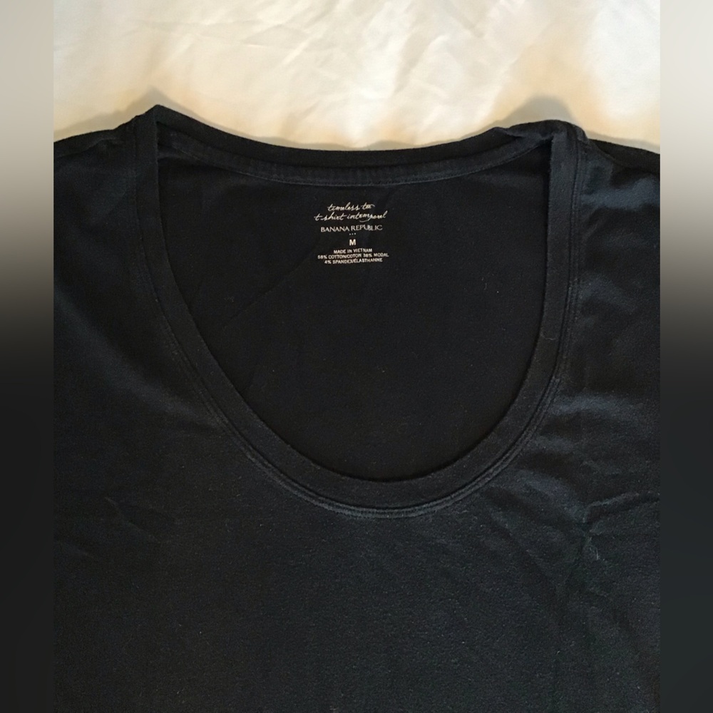 Banana Republic Black Short Sleeve Tee - Picture 3 of 5